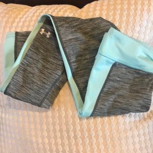 Under Armour adult small pull on leggings gray and mint color excellent conditio